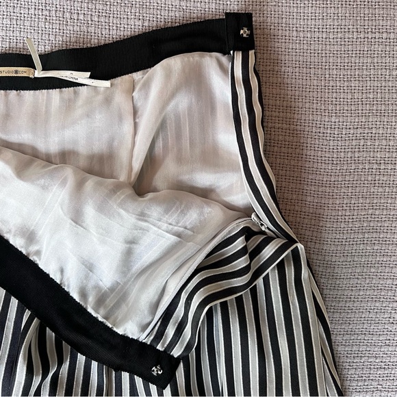 Max Studio pleated skirt with underskirt. Size 2. - Picture 5 of 6